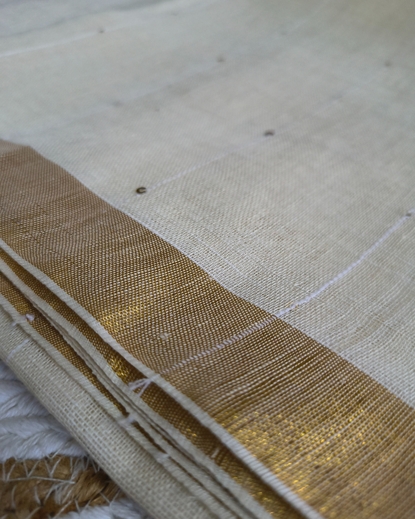 Premium Linen By Linen Handloom Saree - White