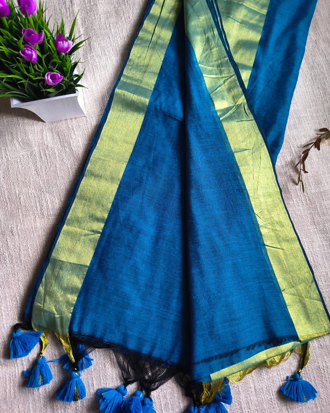 Pure Cottom Handloom Saree with Golden Border - Blue