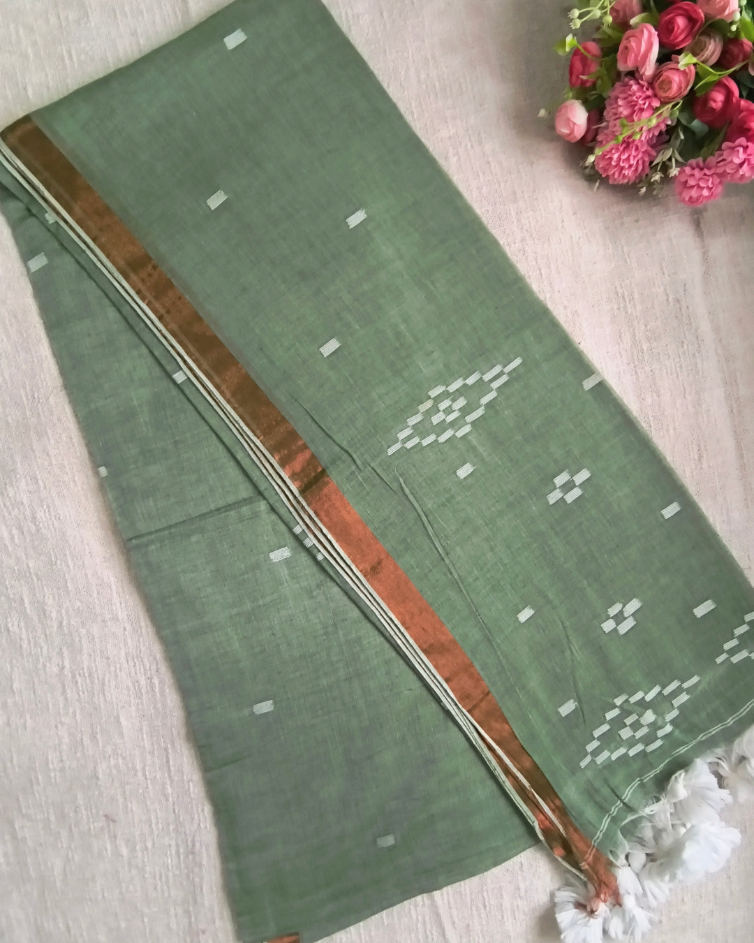 Pure Cottom Handloom Saree - Small Copper Border - Pastel Green
