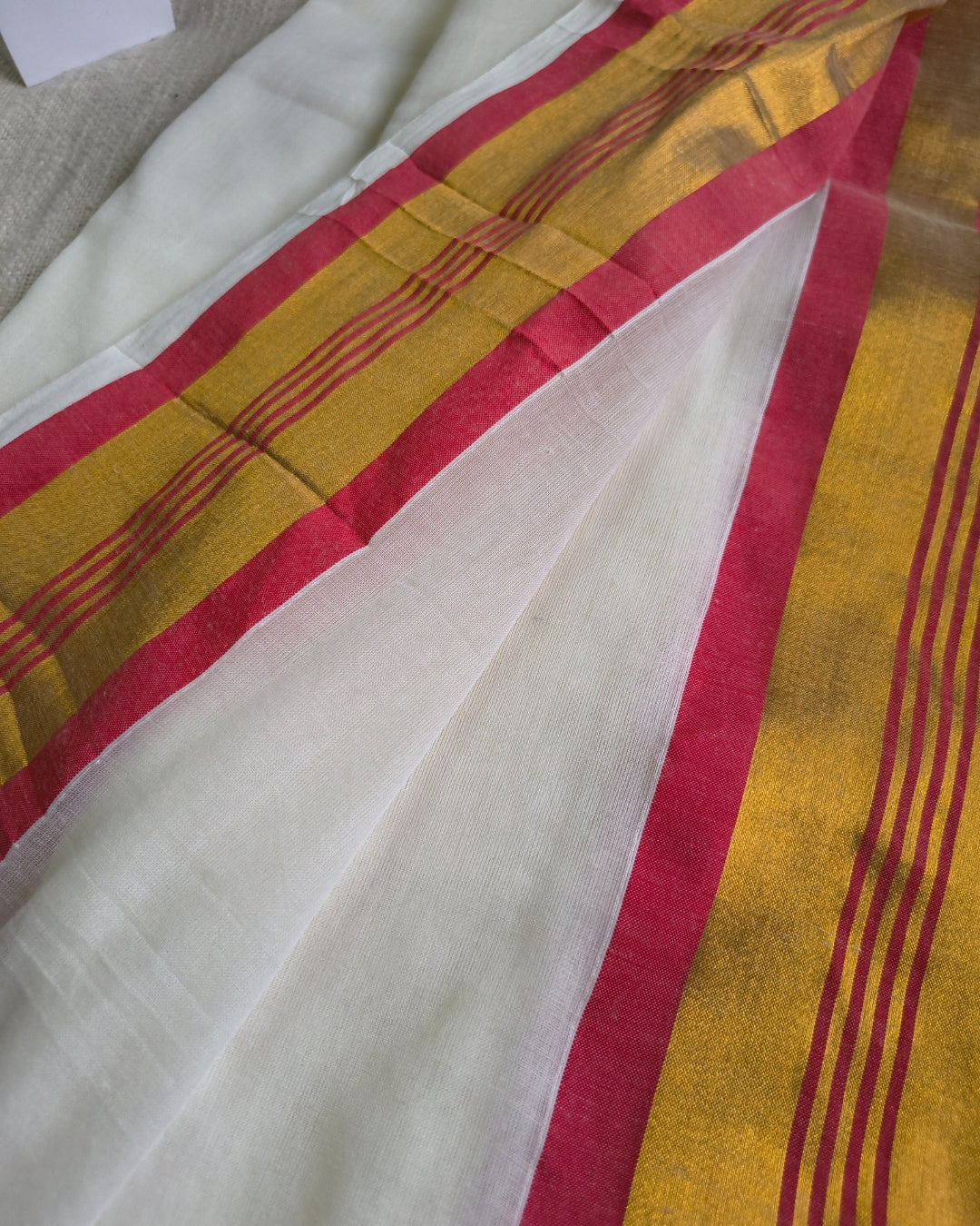Onam Sarees - 120 tc Mul Cotton Handloom Saree - White & Red