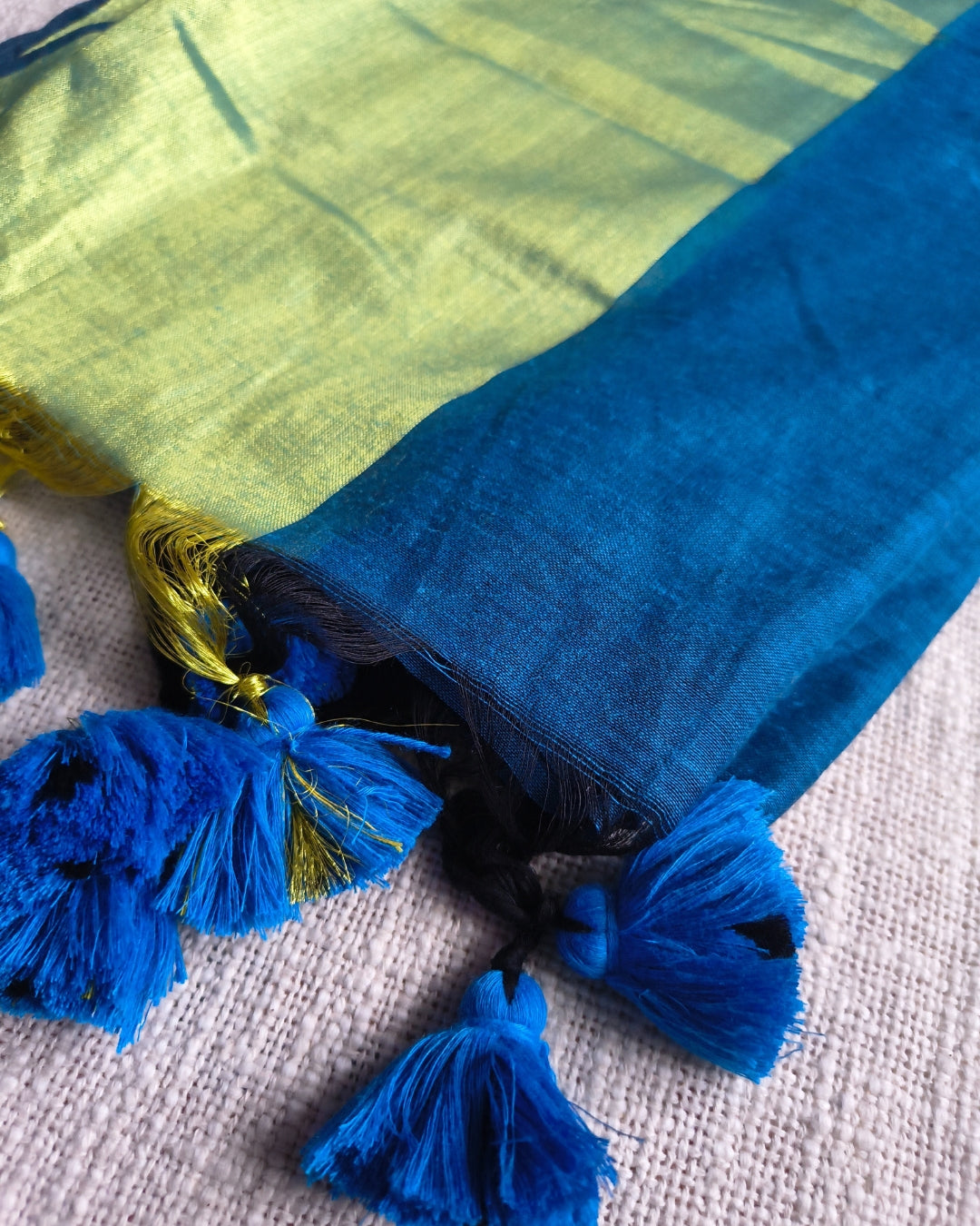 Pure Cottom Handloom Saree with Golden Border - Blue