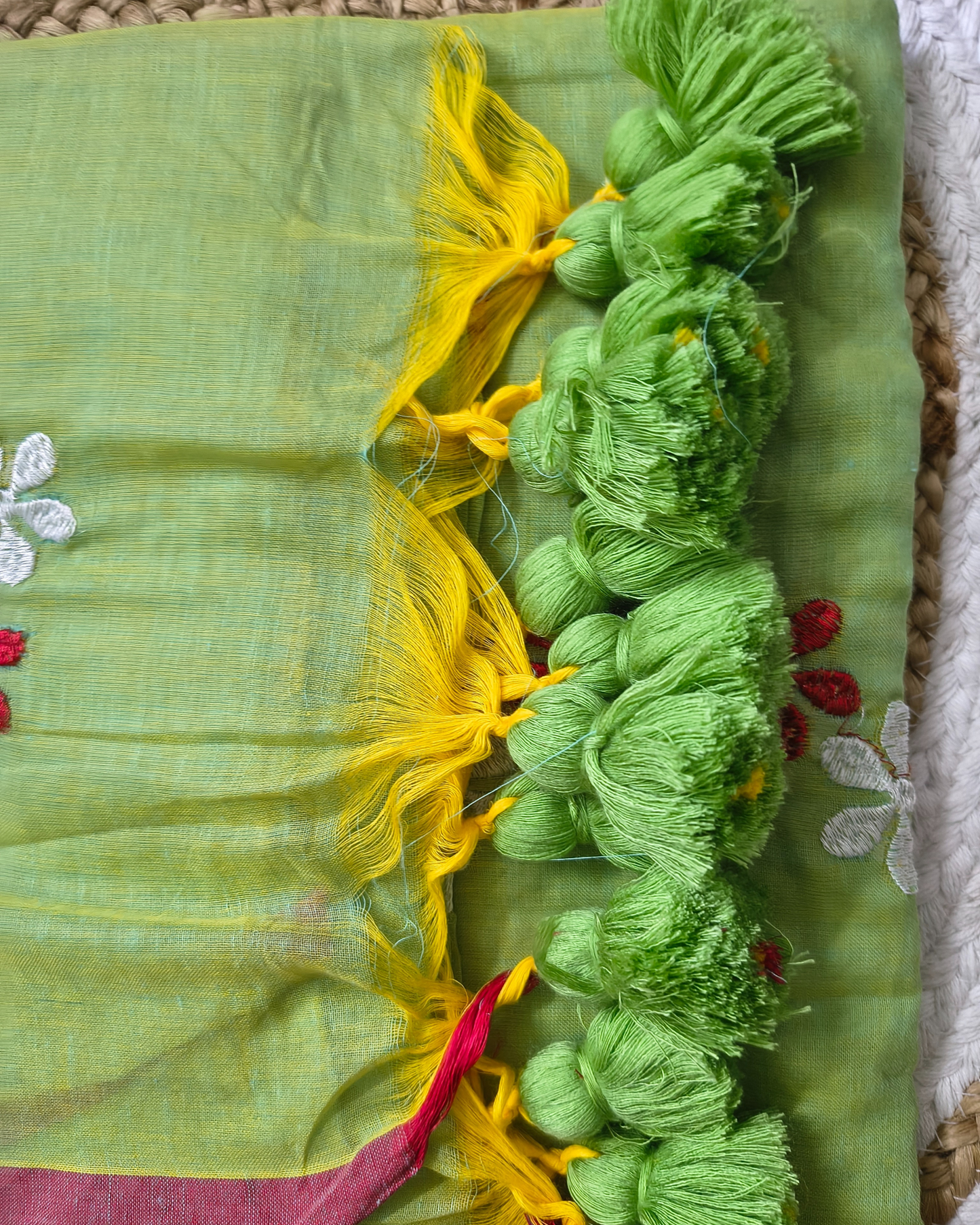 Mul Cottom Handloom Saree Flower Embroidery