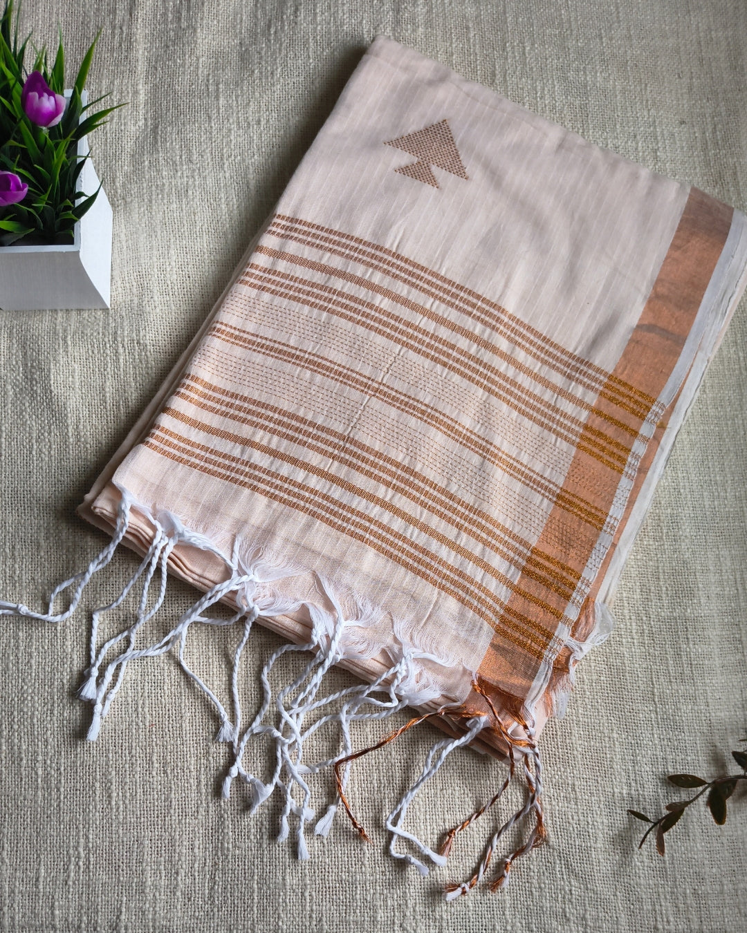 Pure Cottom Handloom Saree with Copper Zari weaving - Off White