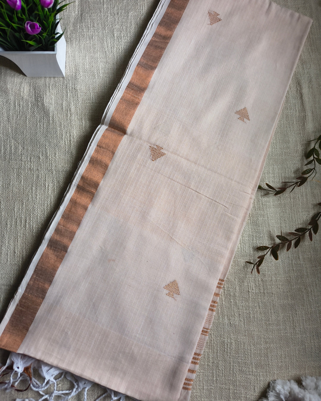 Pure Cottom Handloom Saree with Copper Zari weaving - Off White