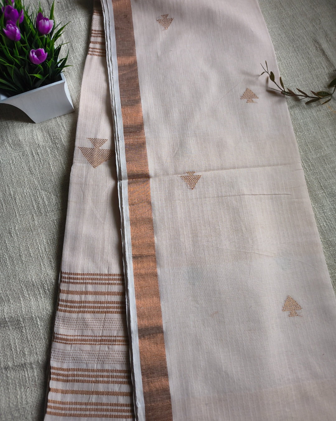 Pure Cottom Handloom Saree with Copper Zari weaving - Off White