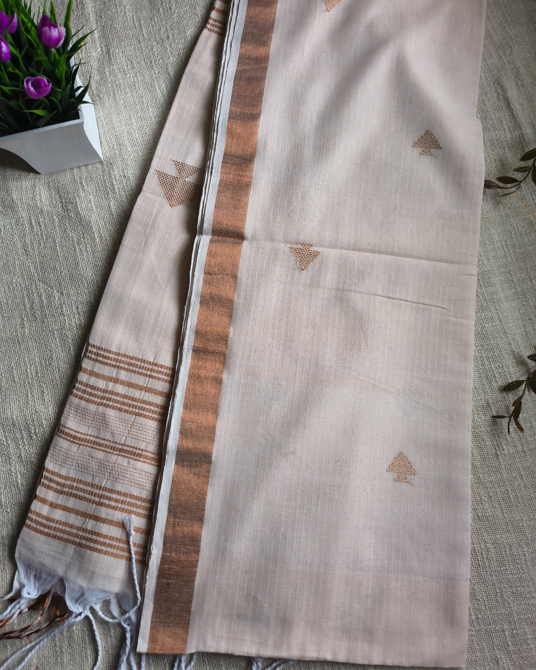 Pure Cottom Handloom Saree with Copper Zari weaving - Off White