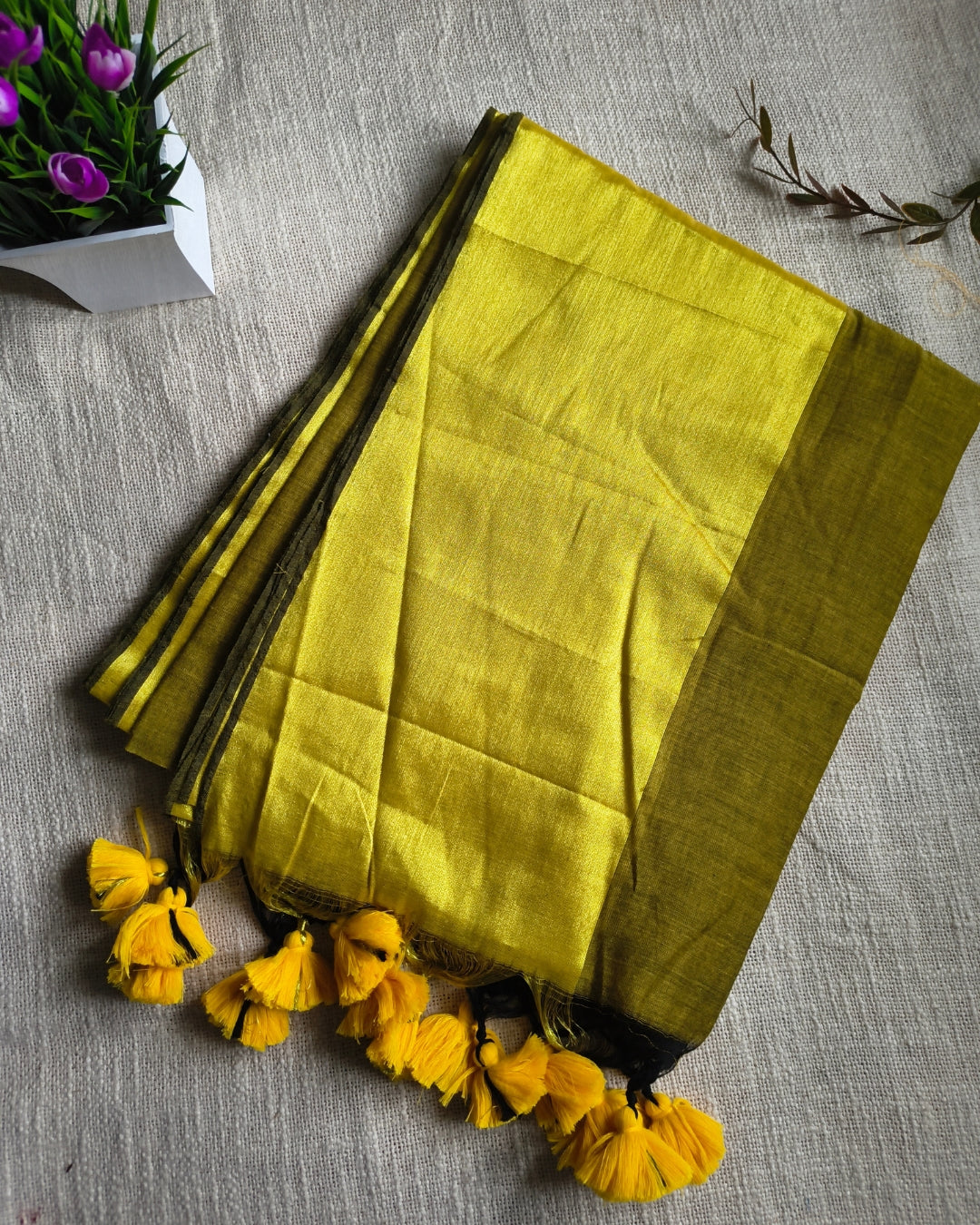 Pure Cottom Handloom Saree with Golden Border - Golden Olive