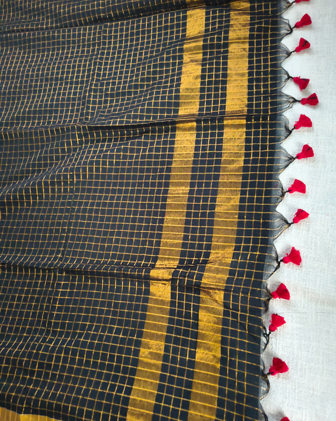 Mul Cotton Zari Checks Handloom Saree with contrast border - Black MammaHug