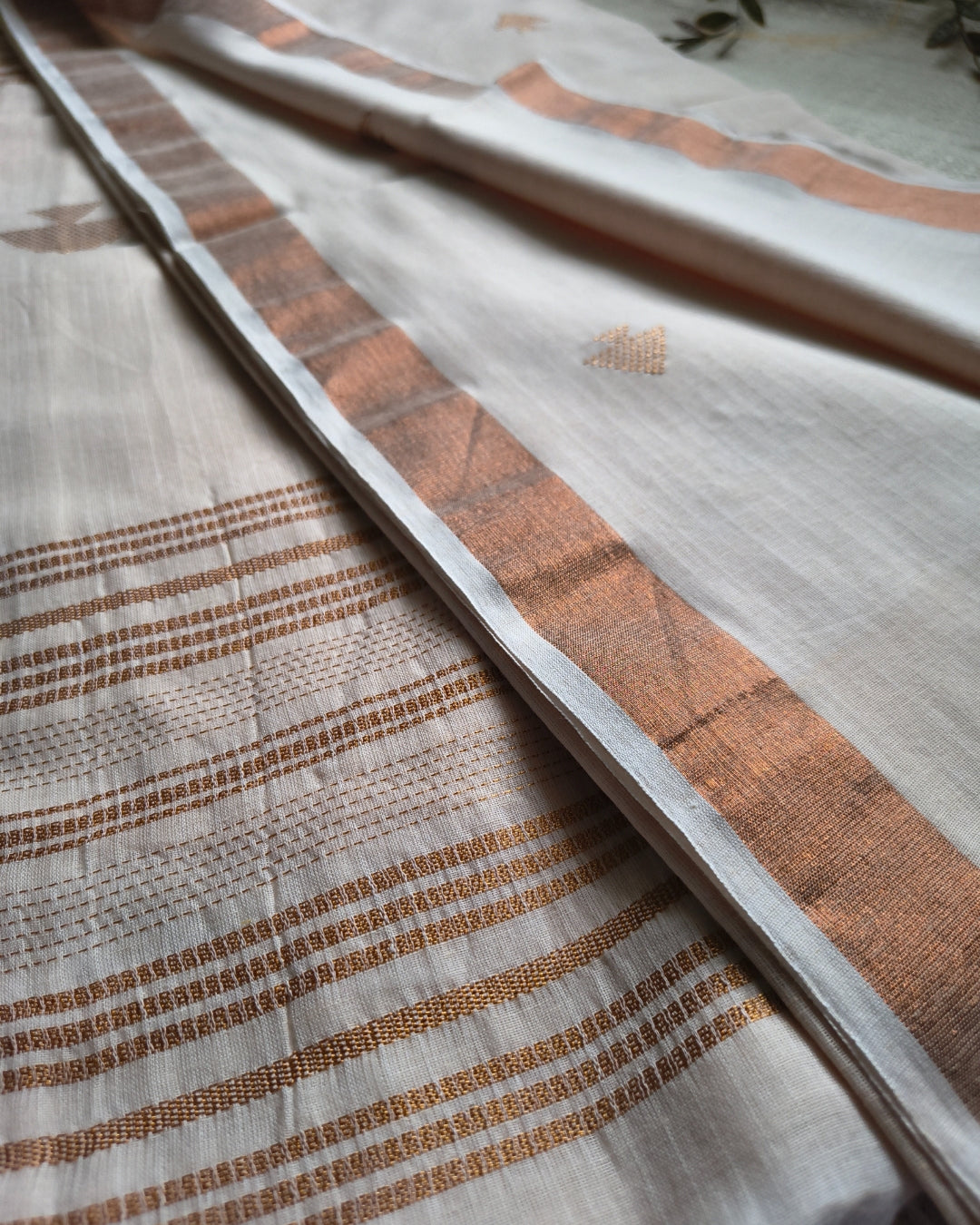 Pure Cottom Handloom Saree with Copper Zari weaving - Off White