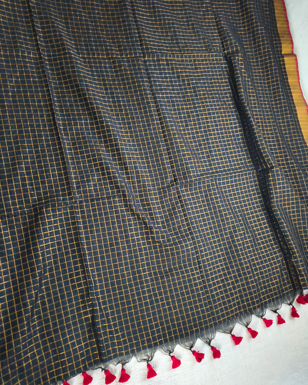 Mul Cotton Zari Checks Handloom Saree with contrast border - Black MammaHug