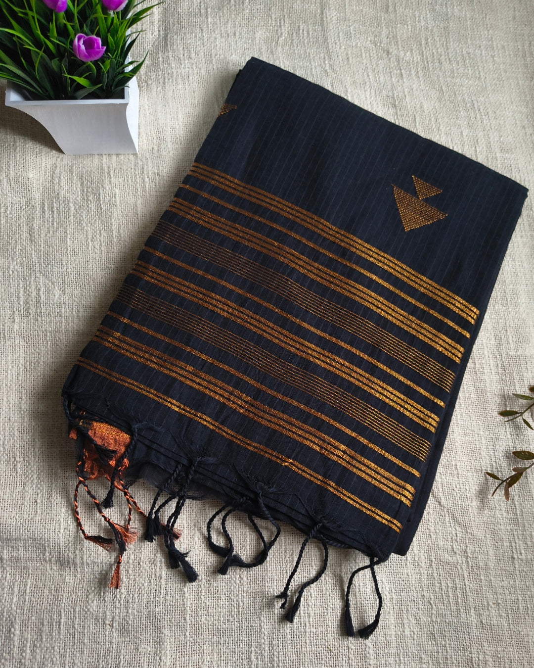 Pure Cottom Handloom Saree with Copper Zari weaving - Black