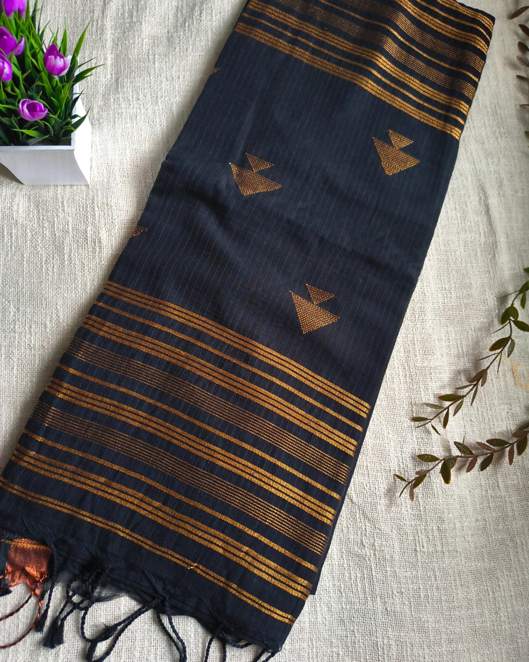 Pure Cottom Handloom Saree with Copper Zari weaving - Black