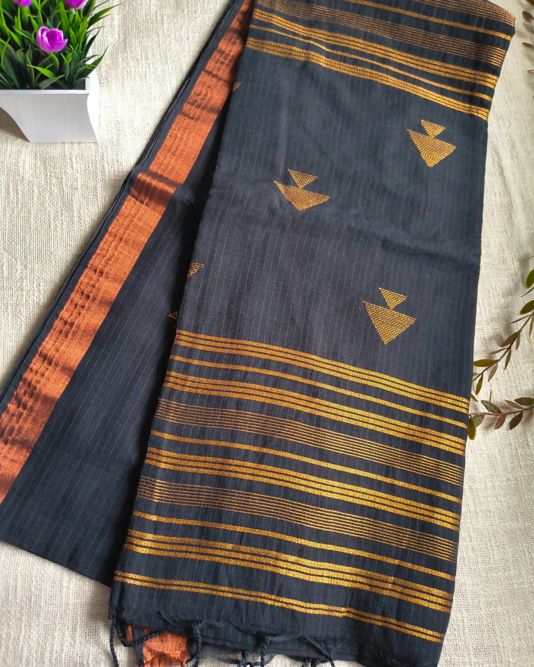 Pure Cottom Handloom Saree with Copper Zari weaving - Black