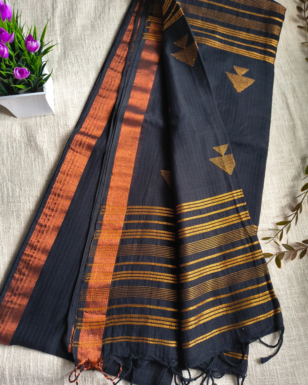 Pure Cottom Handloom Saree with Copper Zari weaving - Black