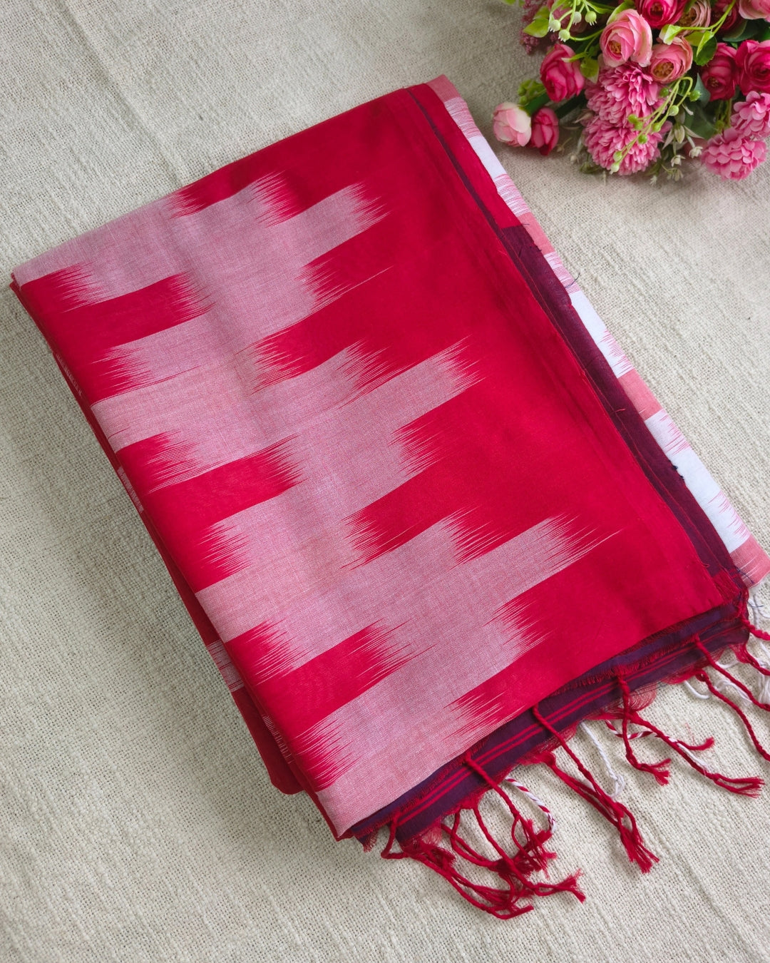 Pure Cottom Handloom Saree - Ikkat Geometry - White & Red