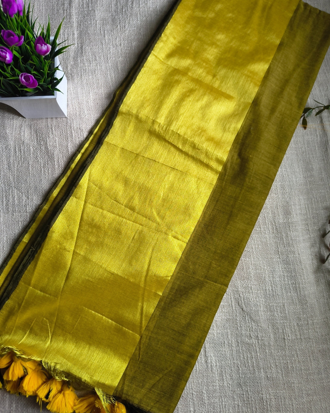 Pure Cottom Handloom Saree with Golden Border - Golden Olive