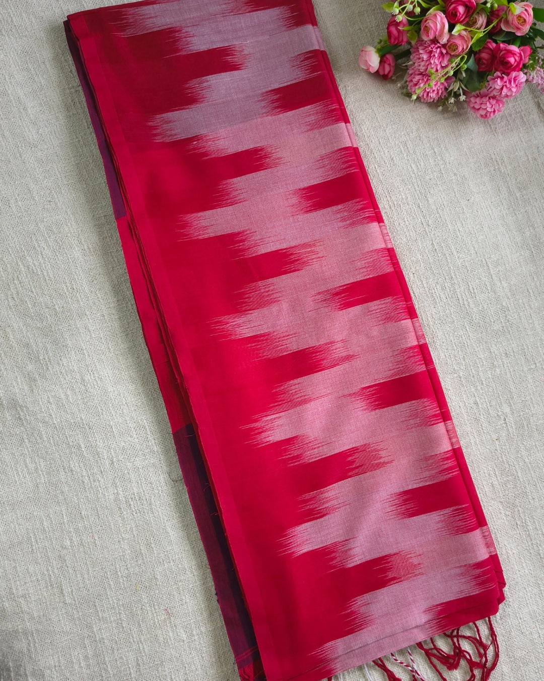 Pure Cottom Handloom Saree - Ikkat Geometry - White & Red