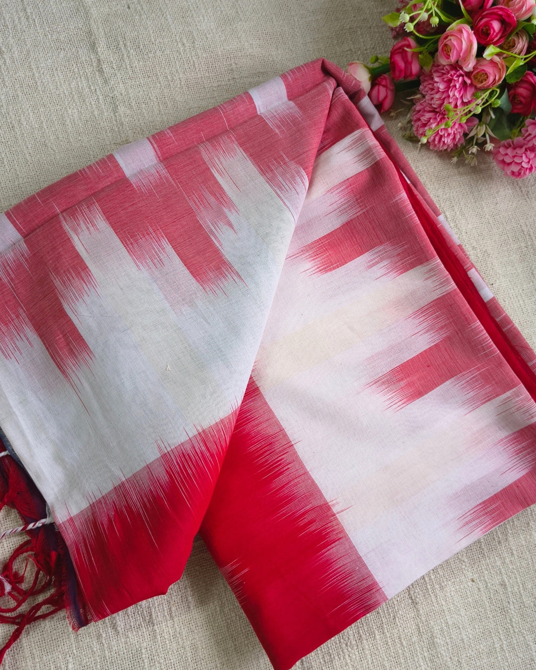 Pure Cottom Handloom Saree - Ikkat Geometry - White & Red