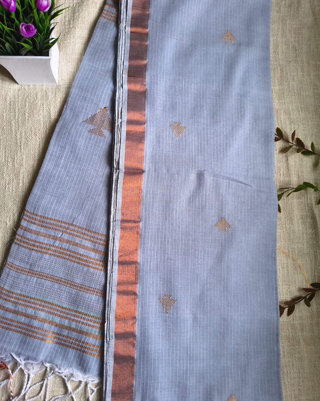Pure Cottom Handloom Saree with Copper Zari weaving - Light Grey