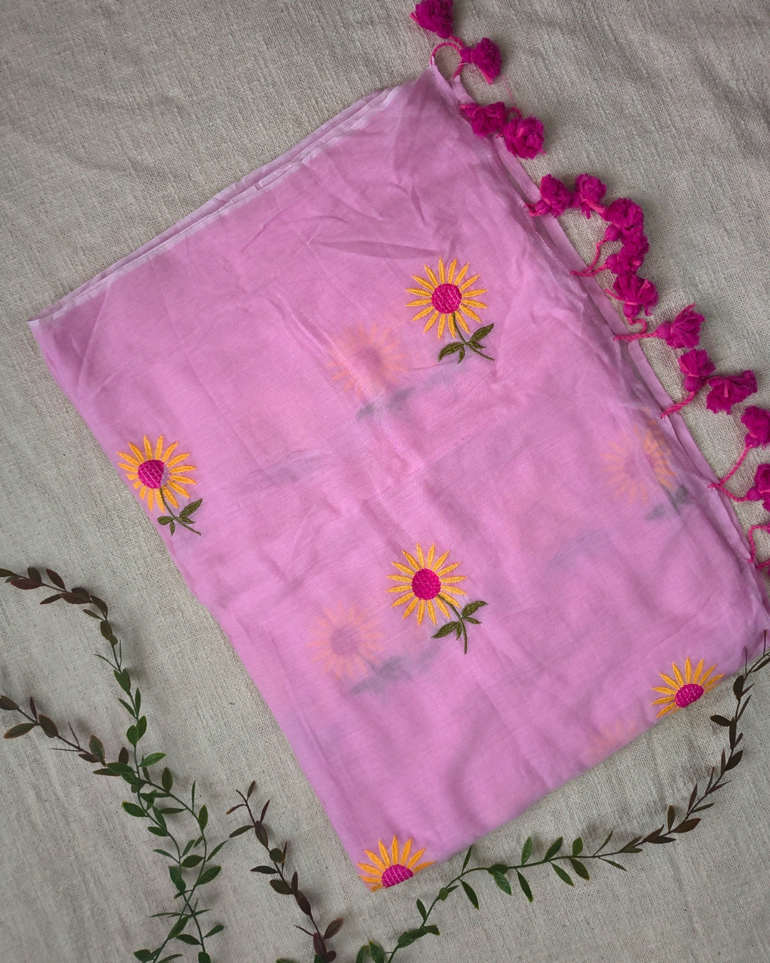 Mul Cottom Handloom Saree Flower Embroidery - Baby Pink