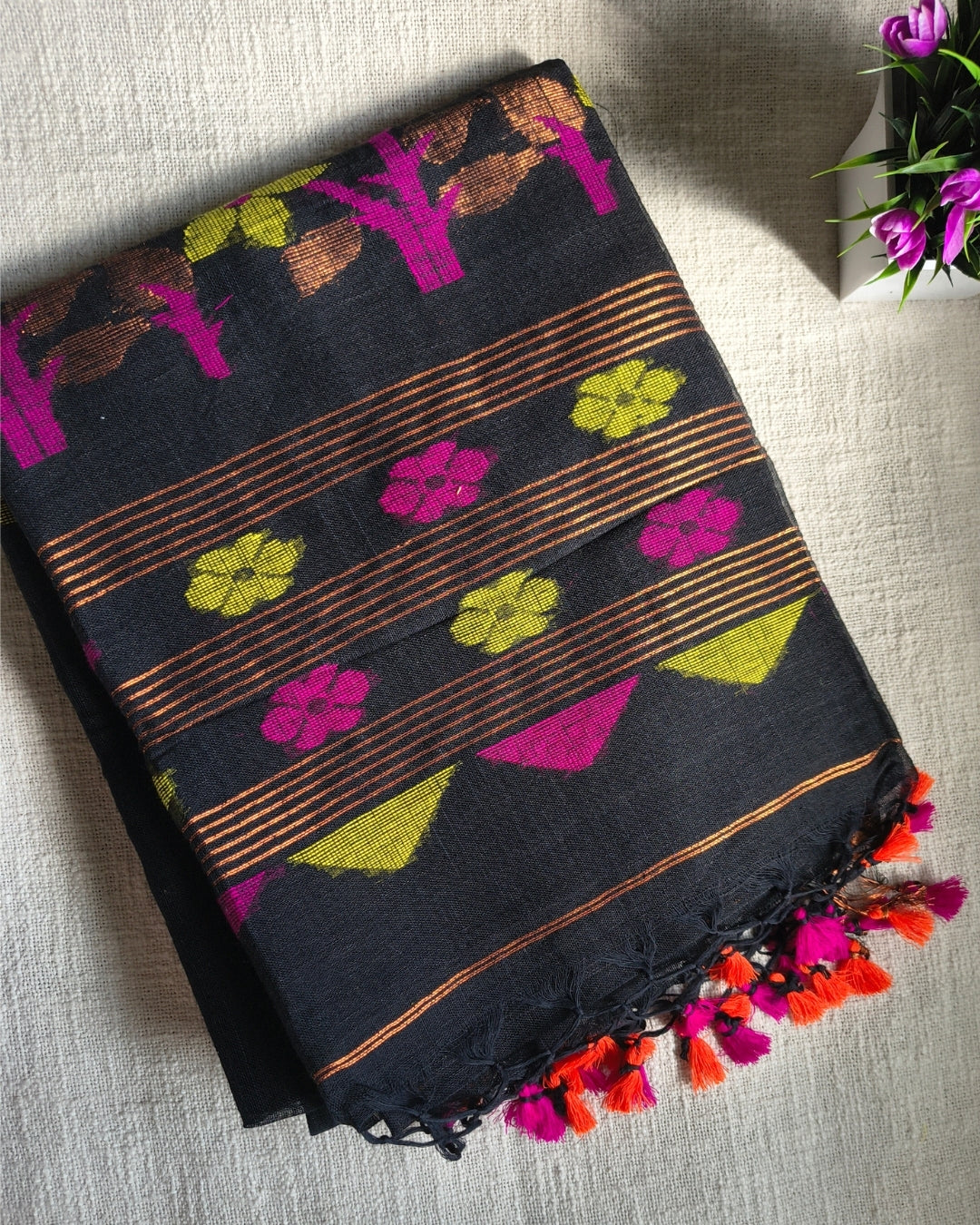 Linen By Linen Handloom Saree with Jamdhani Buttas - Black MammaHug