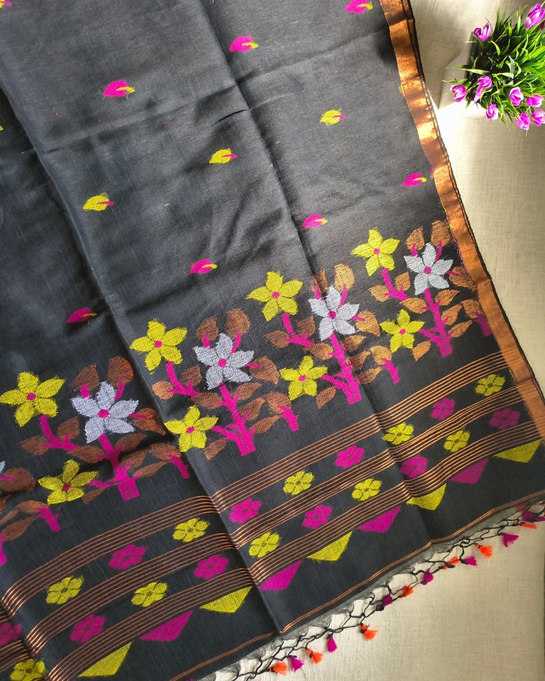 Linen By Linen Handloom Saree with Jamdhani Buttas - Black MammaHug