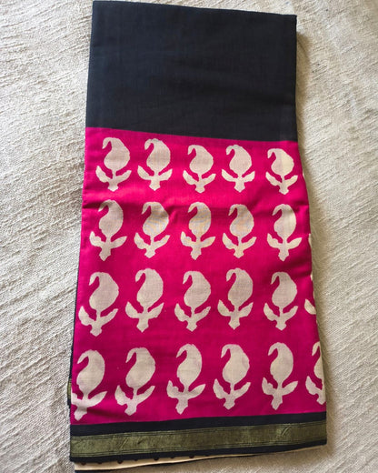 Ajrakh Block Print 120s Mul Cotton Saree - Navy Blue MammaHug