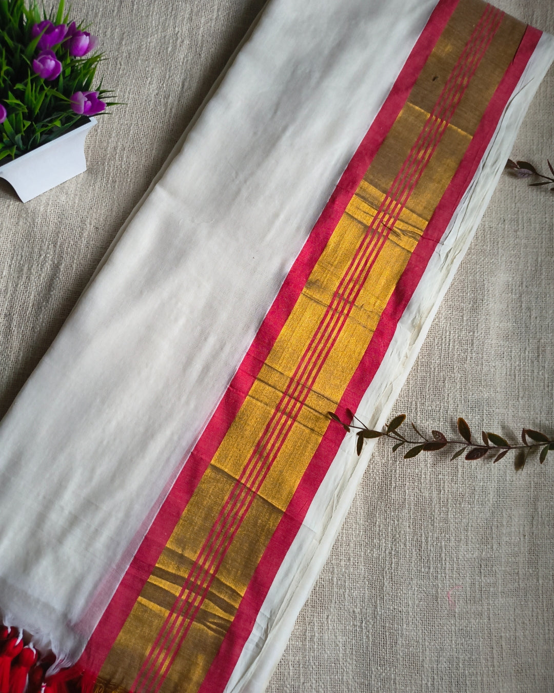 Onam Sarees - 120 tc Mul Cotton Handloom Saree - White & Red