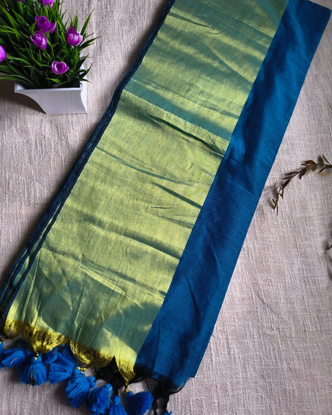 Pure Cottom Handloom Saree with Golden Border - Blue