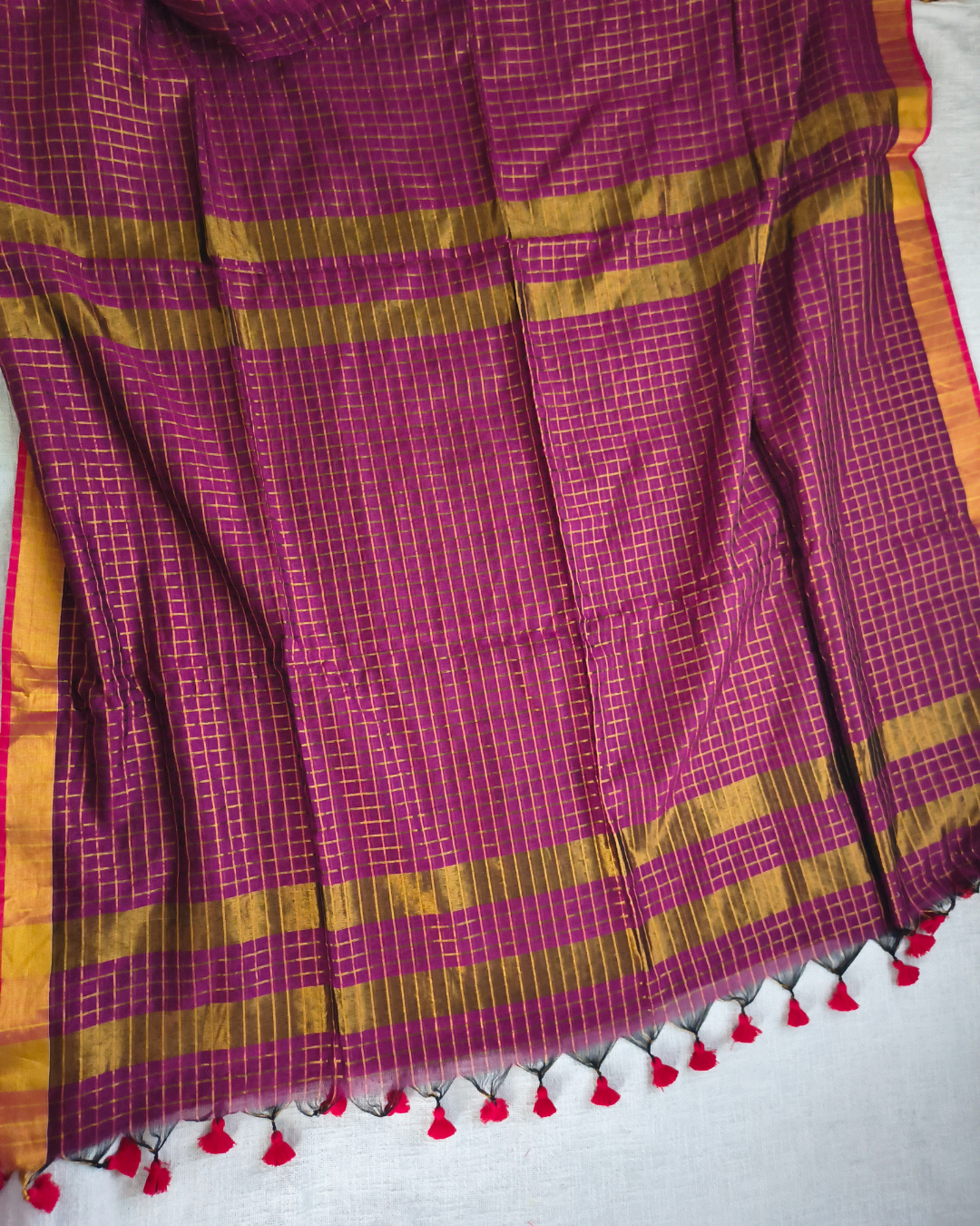 Mul Cotton Zari Checks Handloom Saree with contrast border - Magenta MammaHug