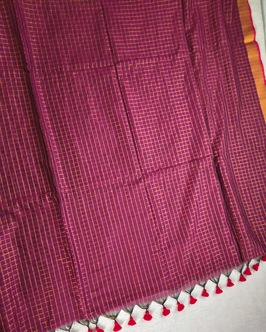 Mul Cotton Zari Checks Handloom Saree with contrast border - Magenta MammaHug