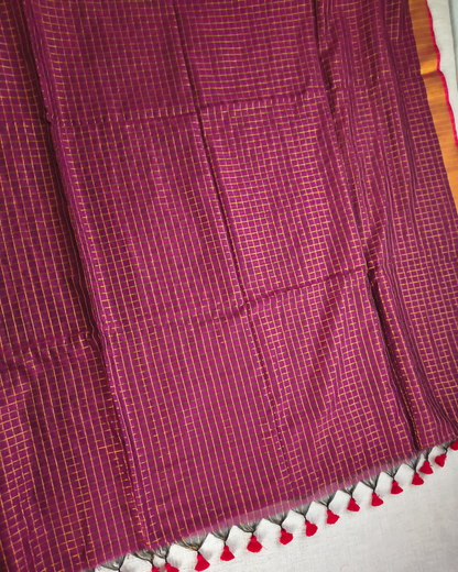 Mul Cotton Zari Checks Handloom Saree with contrast border - Magenta MammaHug