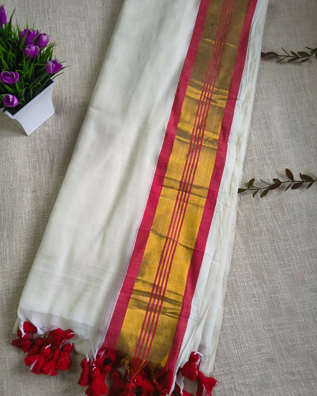 Onam Sarees - 120 tc Mul Cotton Handloom Saree - White & Red