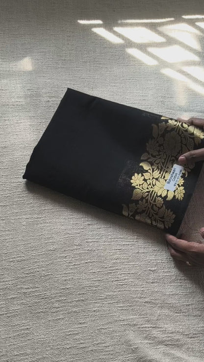Maheshwari Silk Cotton Saree with Golden Floral Border – Classic Black